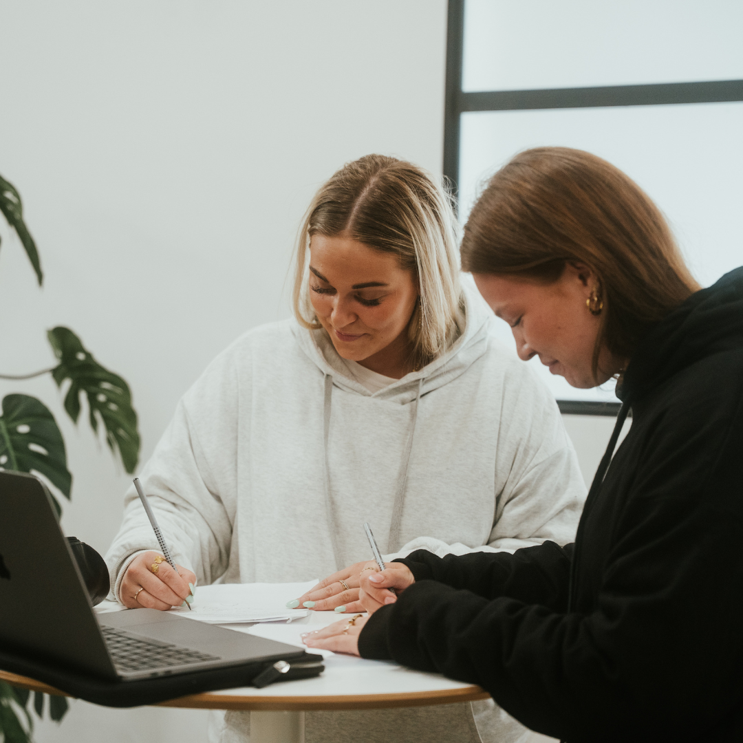 Fra terapi til hverdagsmode – Hugz Tyngde Hoodie